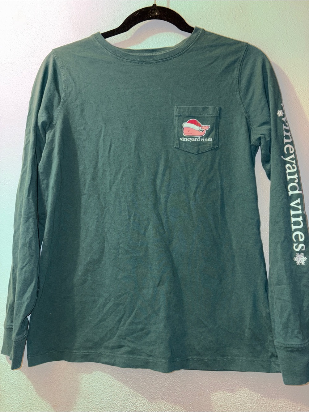 Vineyard Vines size XS Dark Green Long Sleeve Pocket Tee w/ Christmas Whale Logo
